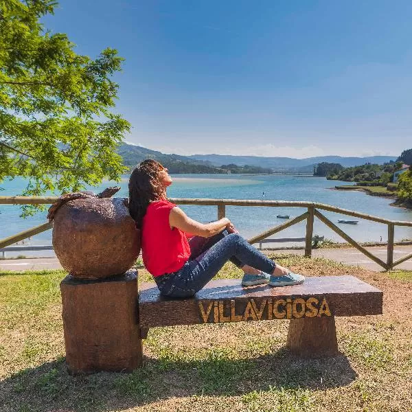 Paisaje de playa con bosque
