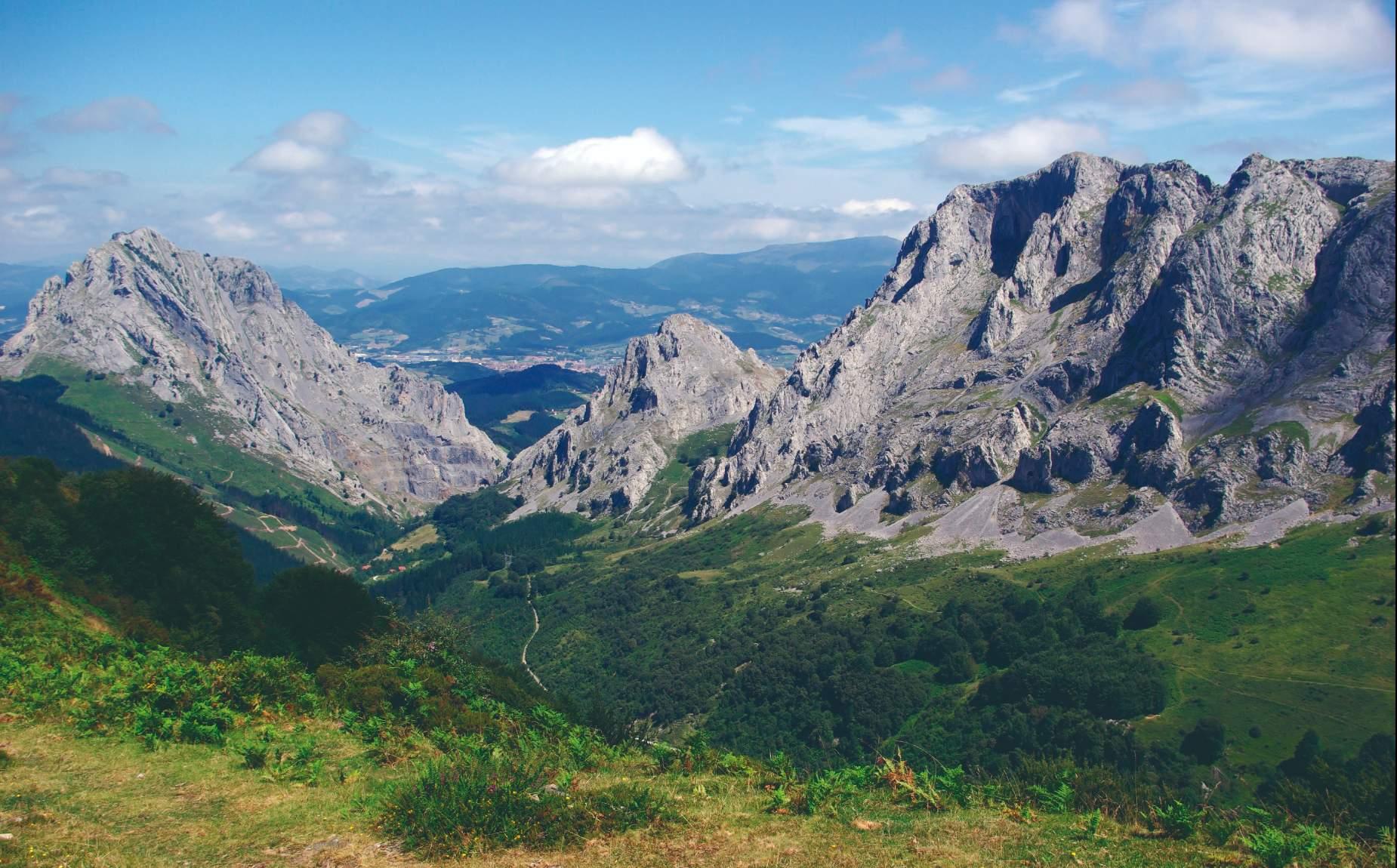 Image of the landscape of Urkiola Natural Park