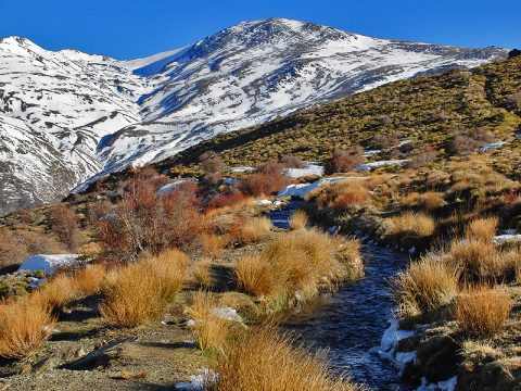 La ganadora de septiembre de la promoción #SoyEcoturista 2021 disfruta de su premio en Sierra Nevada